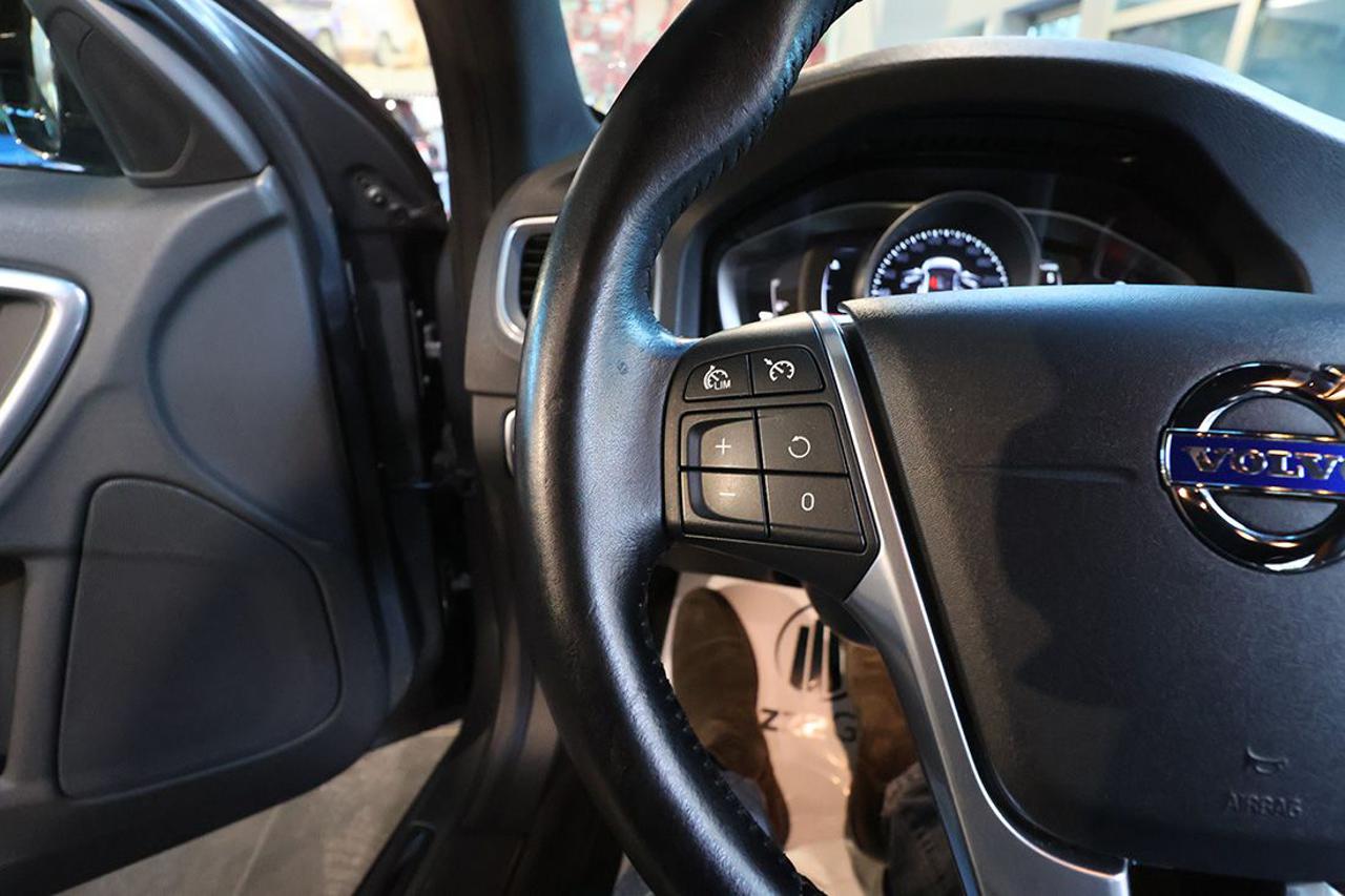 VOLVO V60 Cross Country D3 Geartronic Momentum - 21