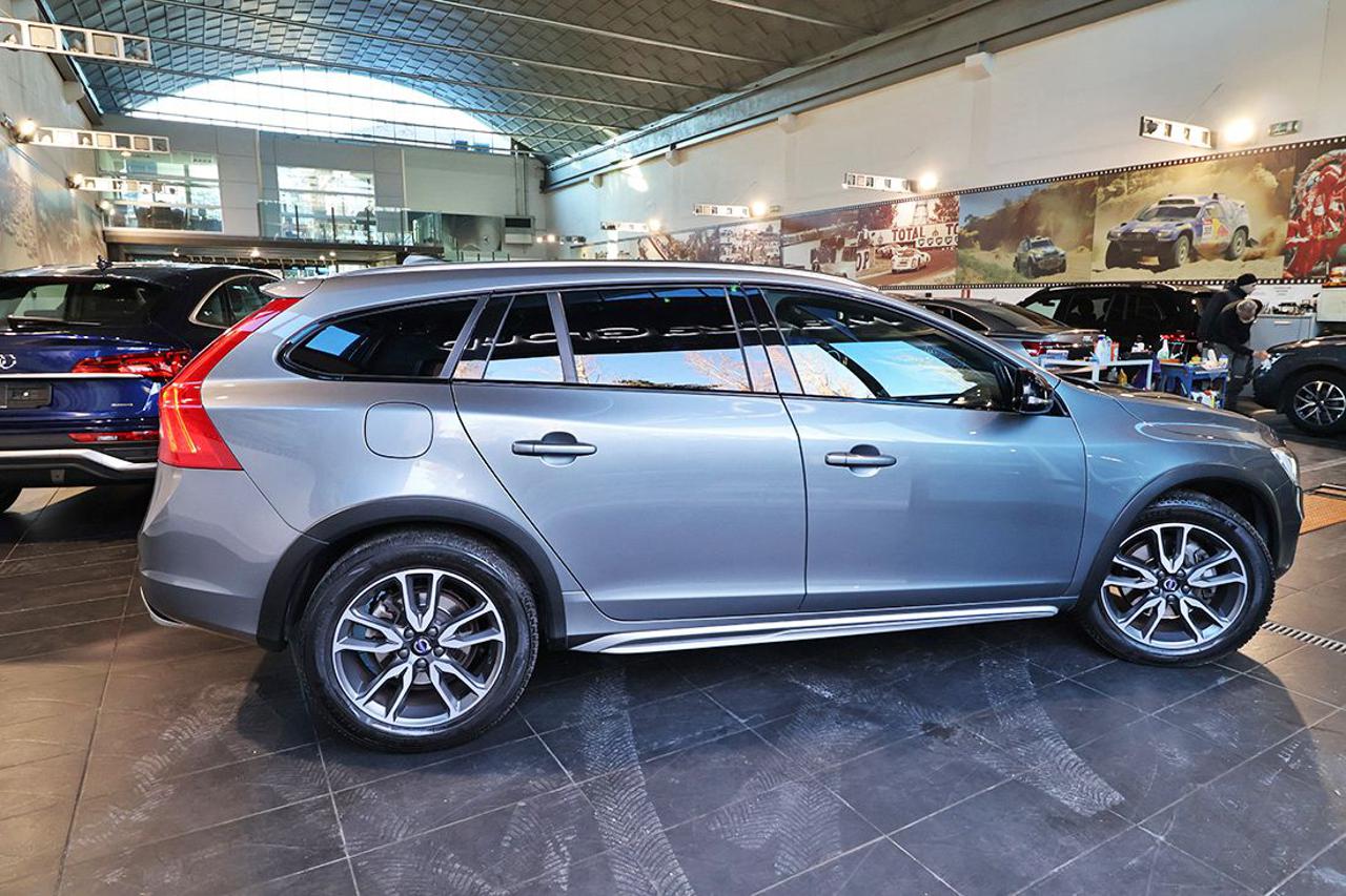 VOLVO V60 Cross Country D3 Geartronic Momentum - 10