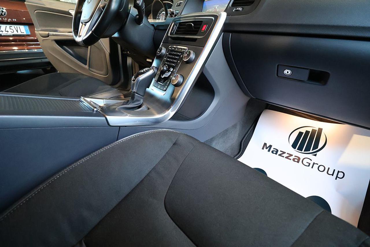 VOLVO V60 Cross Country D3 Geartronic Momentum - 26