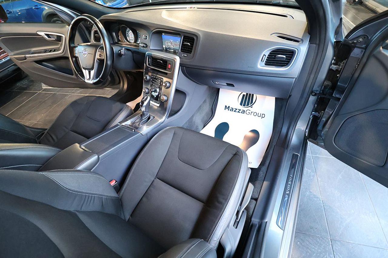 VOLVO V60 Cross Country D3 Geartronic Momentum - 15
