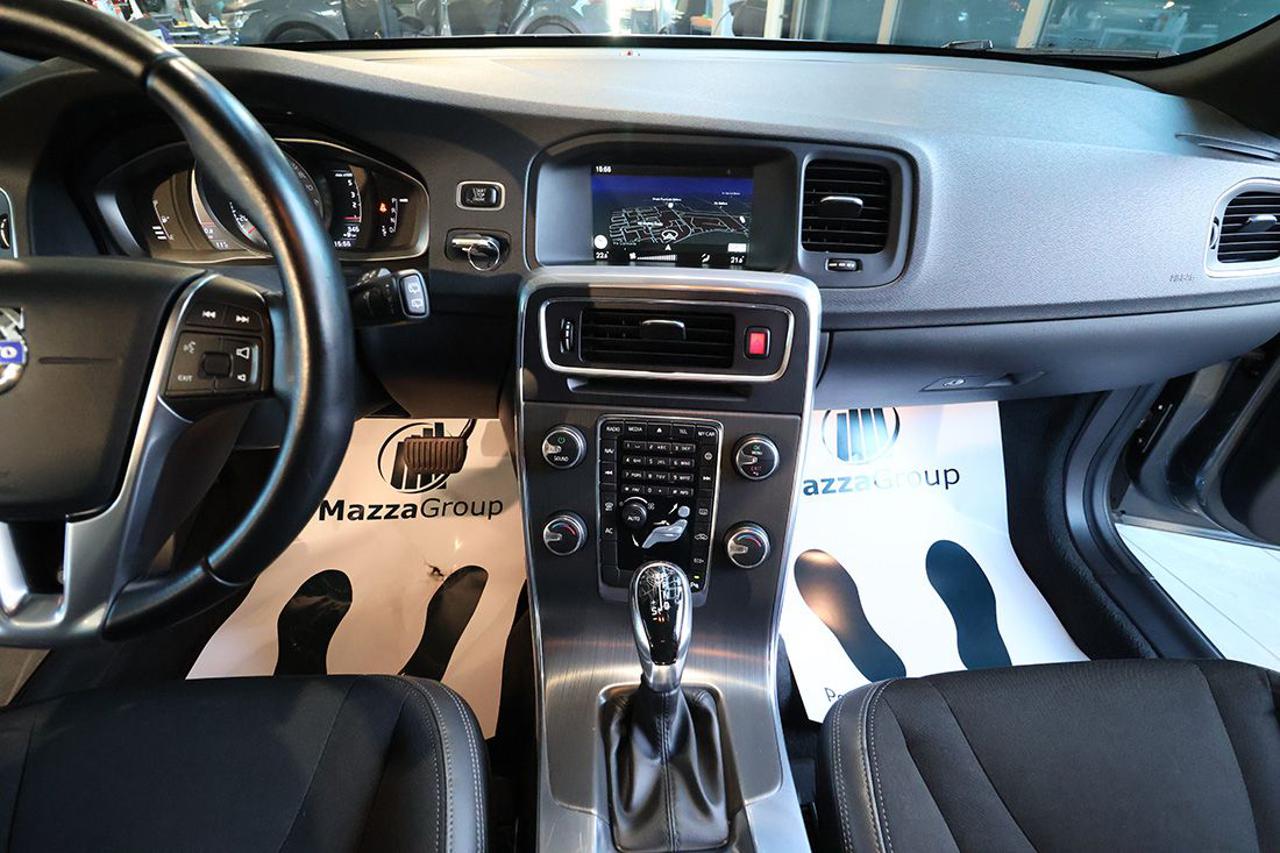 VOLVO V60 Cross Country D3 Geartronic Momentum - 25