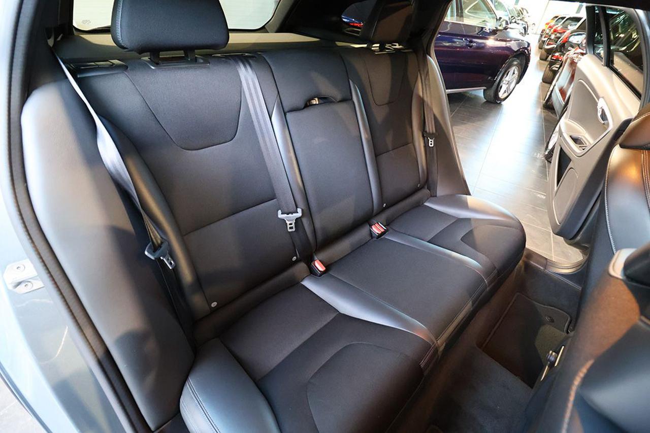 VOLVO V60 Cross Country D3 Geartronic Momentum - 19