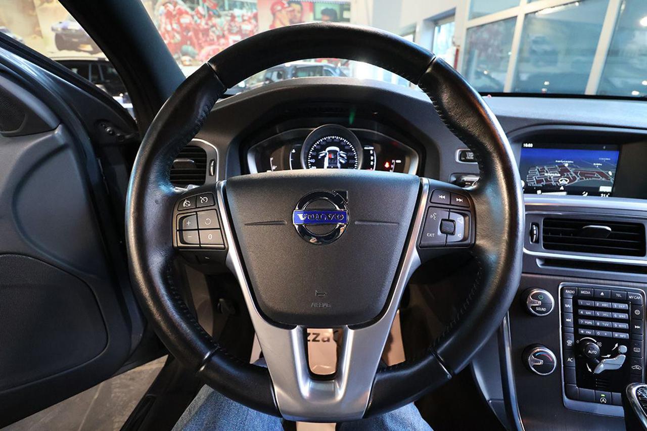 VOLVO V60 Cross Country D3 Geartronic Momentum - 20