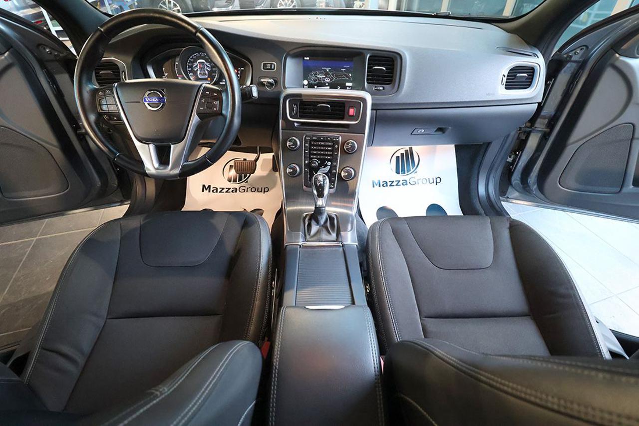 VOLVO V60 Cross Country D3 Geartronic Momentum - 14