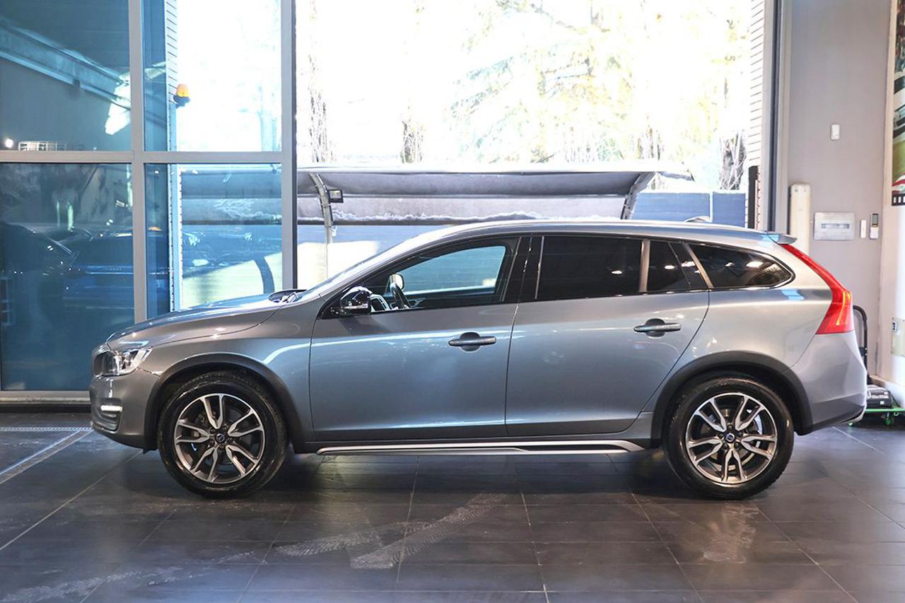 VOLVO V60 Cross Country D3 Geartronic Momentum - 3