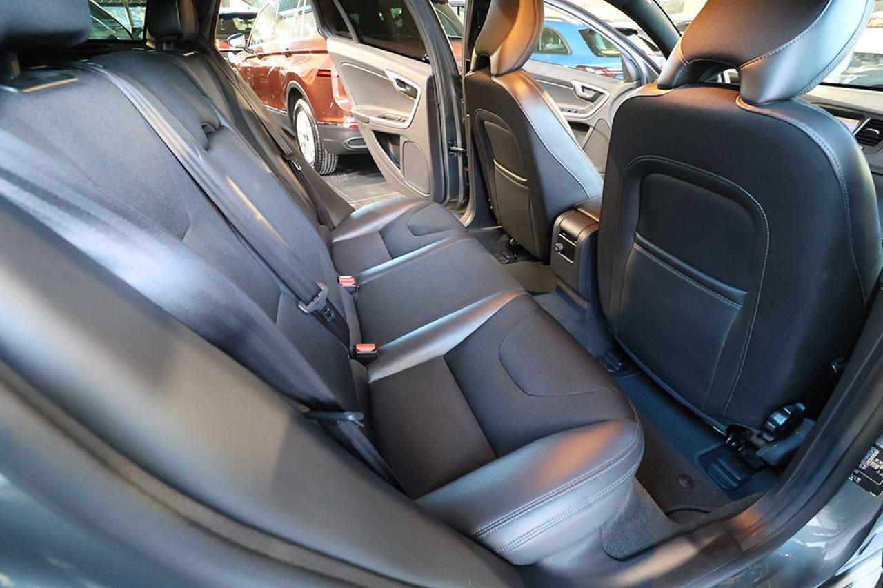 VOLVO V60 Cross Country D3 Geartronic Momentum - 18