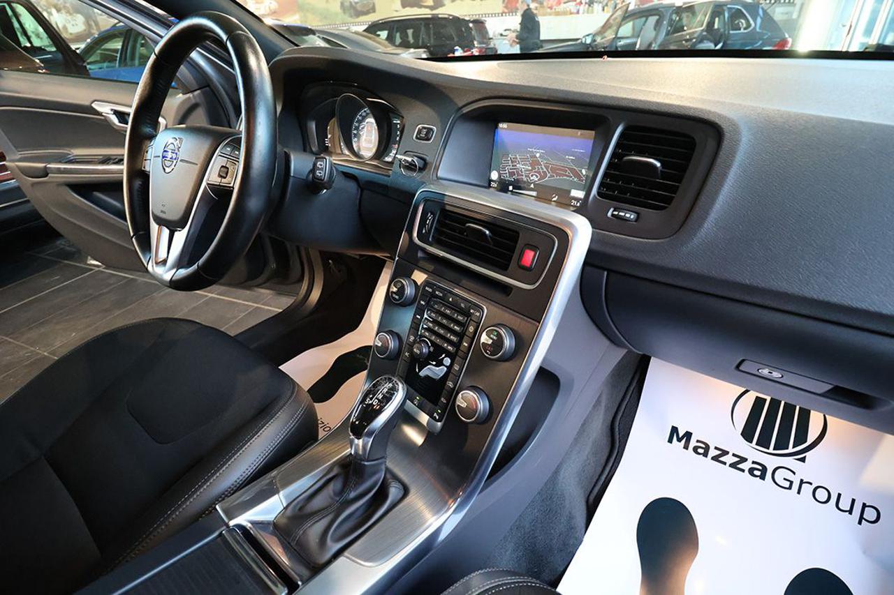 VOLVO V60 Cross Country D3 Geartronic Momentum - 27