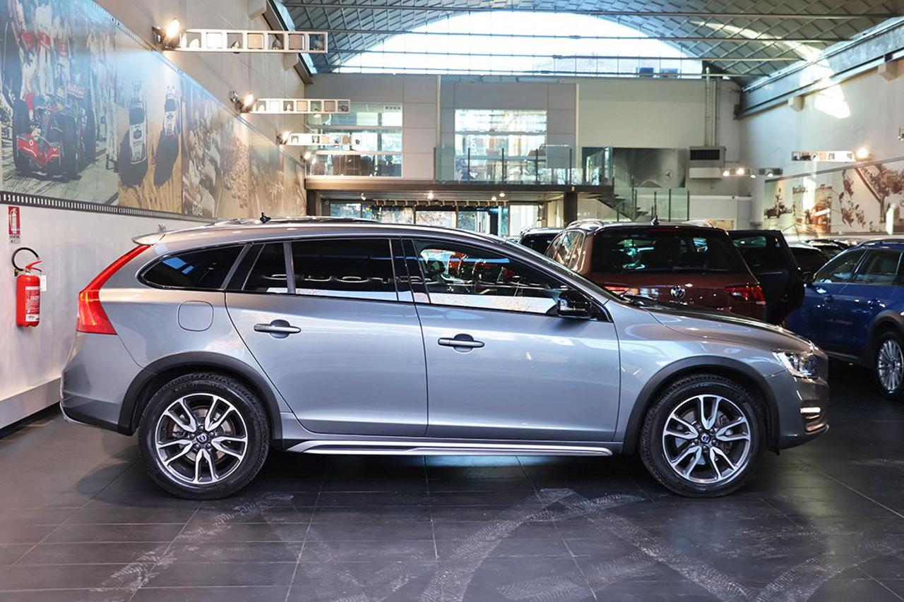 VOLVO V60 Cross Country D3 Geartronic Momentum - 2