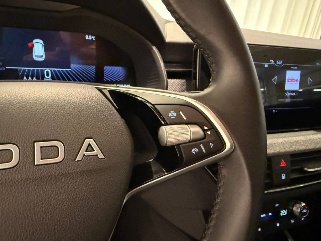 SKODA Kamiq 1.0 TSI Black Dots Camera LED DAB+ Keyless - 11