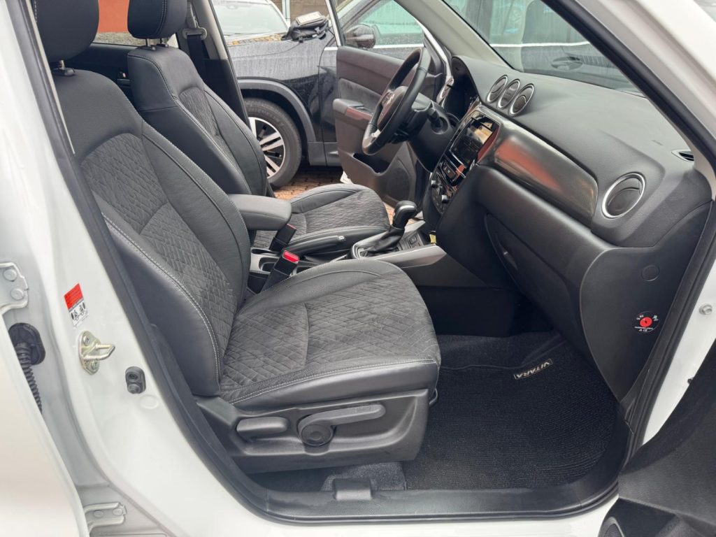 SUZUKI Vitara 1.5 140V Hybrid A/T Starview - 12