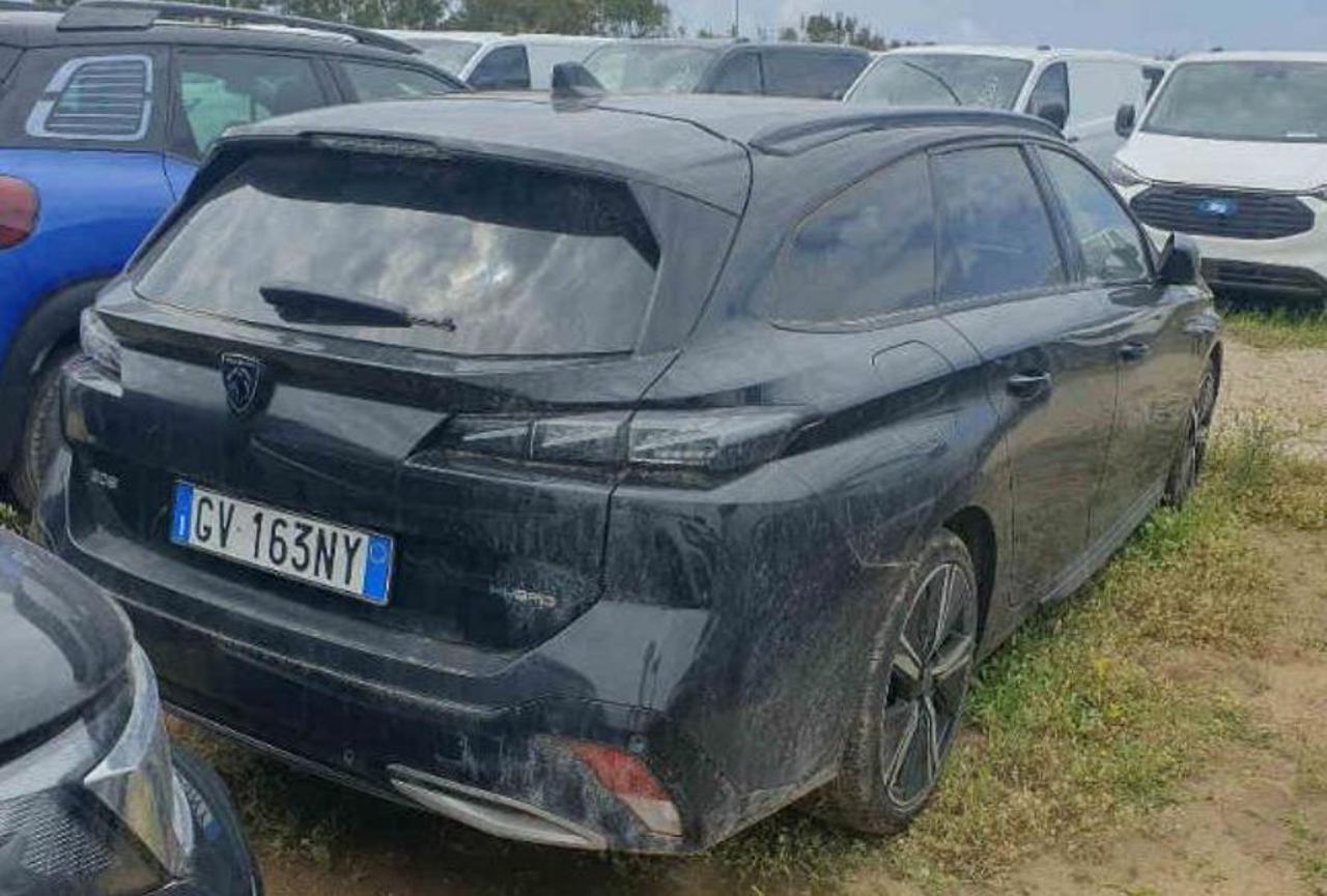 PEUGEOT 308 Plug-in Hybrid 225 e-EAT8 SW GT - 4