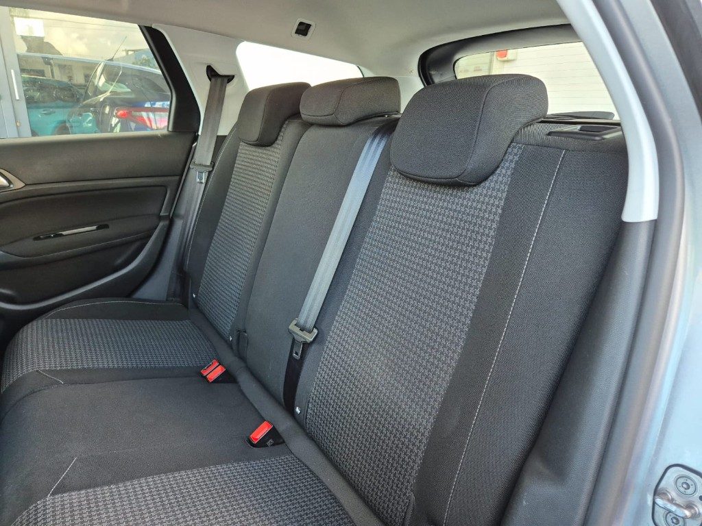 PEUGEOT 308 BlueHDi 130 S&S SW - 9