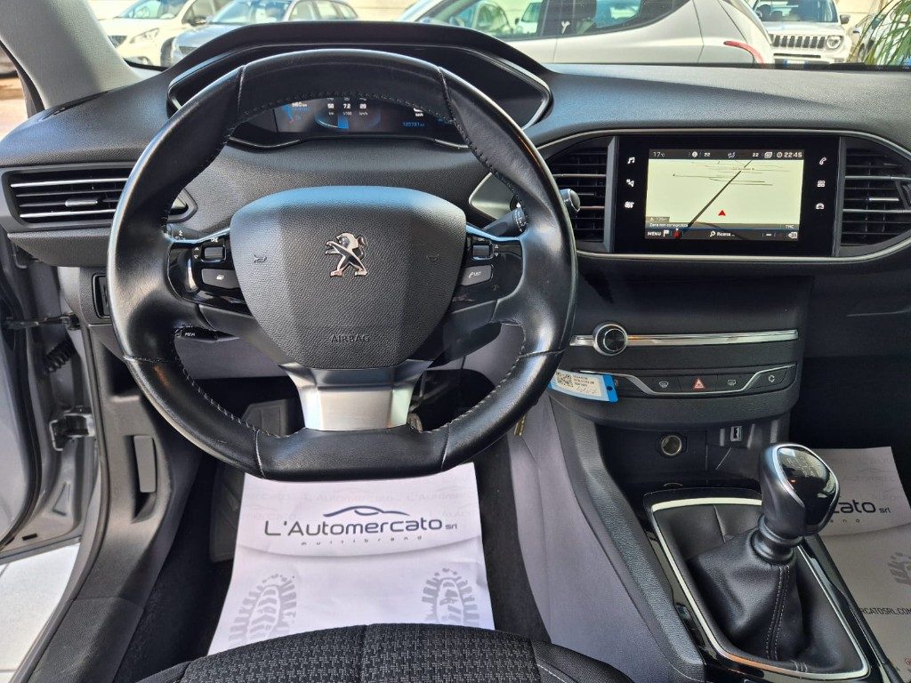 PEUGEOT 308 BlueHDi 130 S&S SW - 11