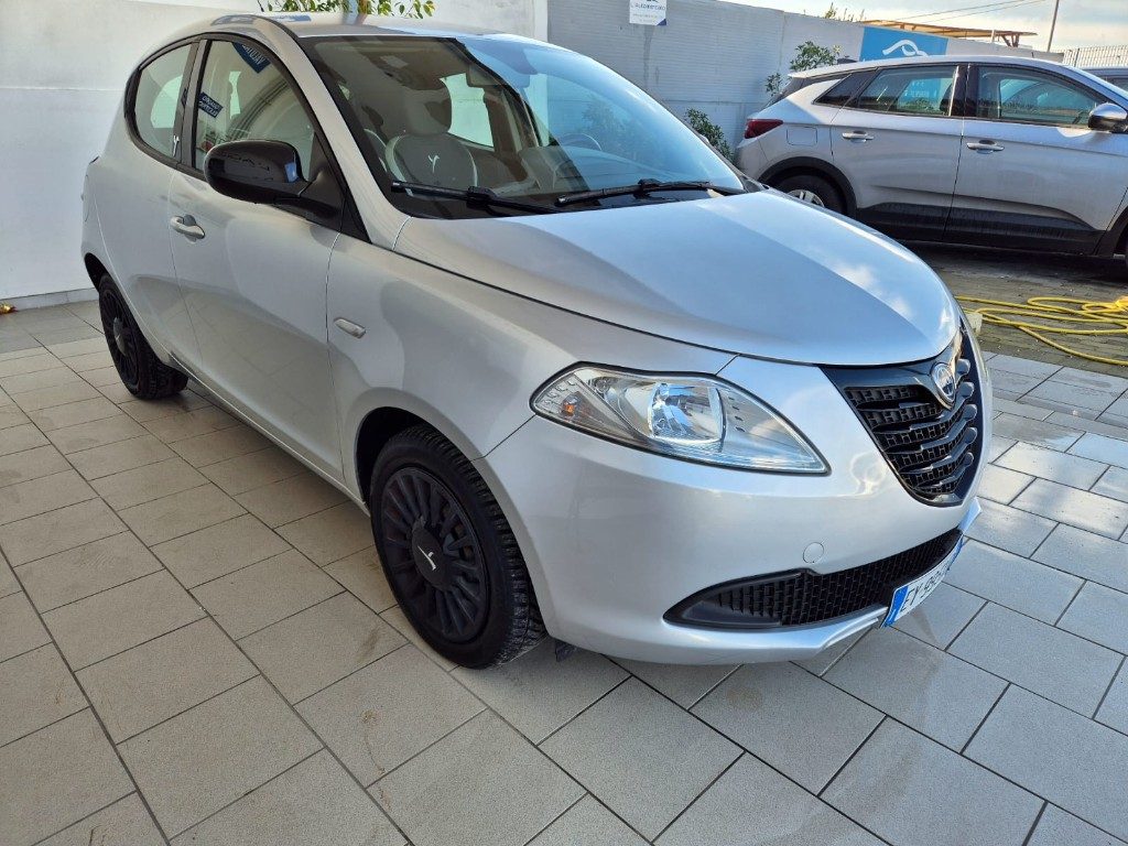 LANCIA Ypsilon 1.2 69 CV 5 porte Gold - 2