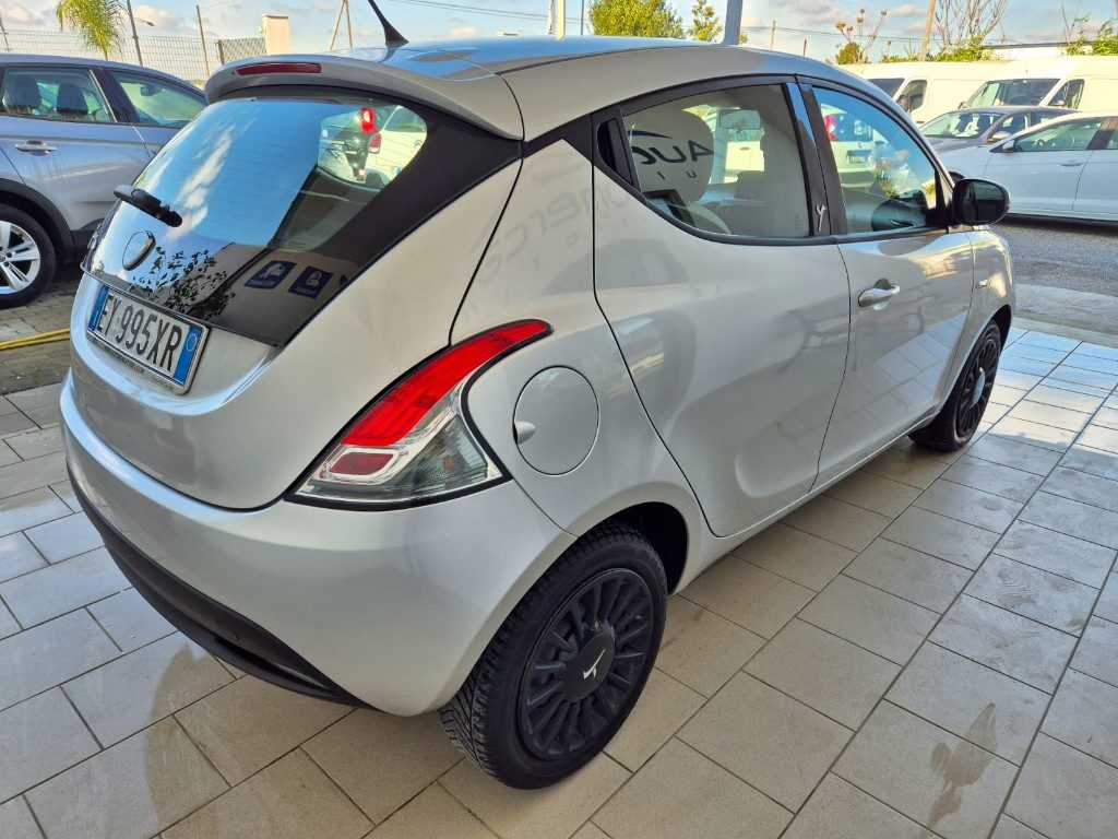 LANCIA Ypsilon 1.2 69 CV 5 porte Gold - 3