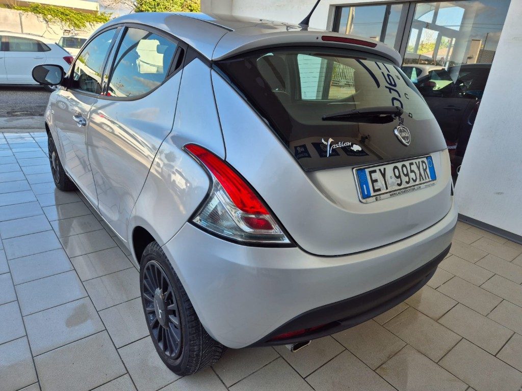 LANCIA Ypsilon 1.2 69 CV 5 porte Gold - 4