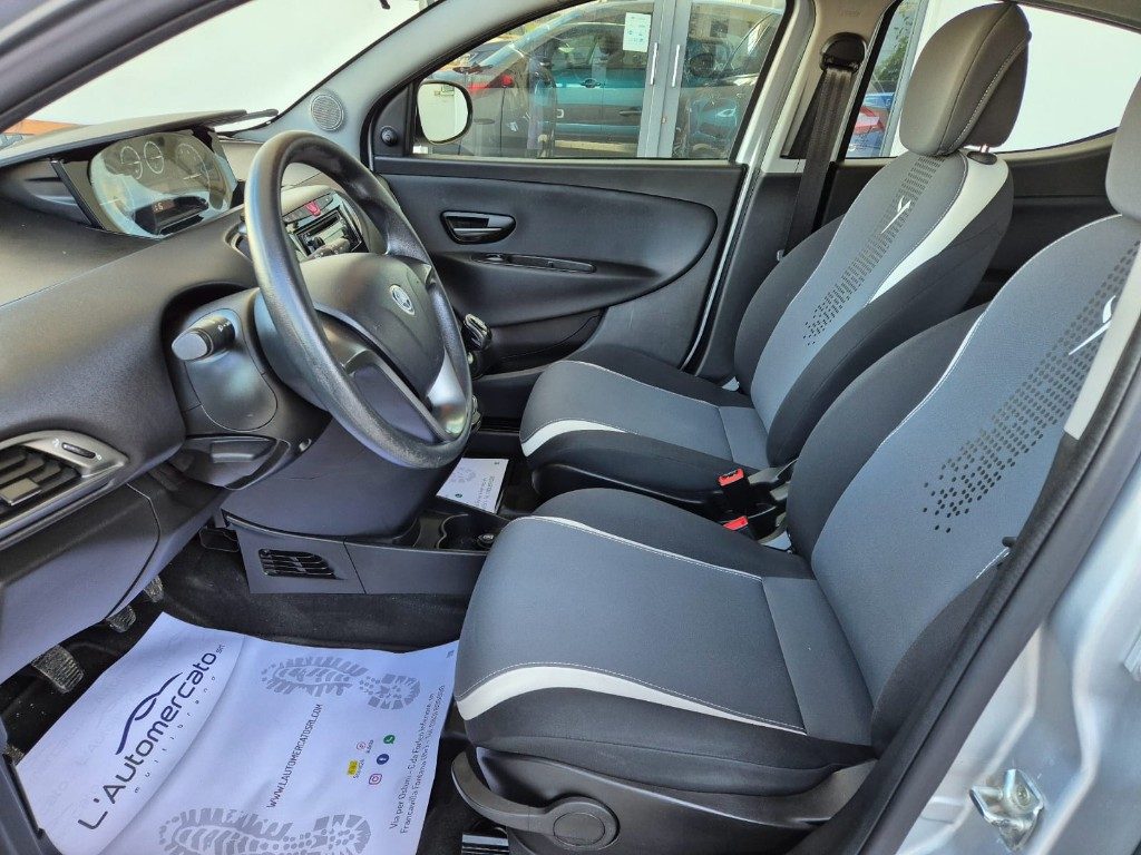 LANCIA Ypsilon 1.2 69 CV 5 porte Gold - 5