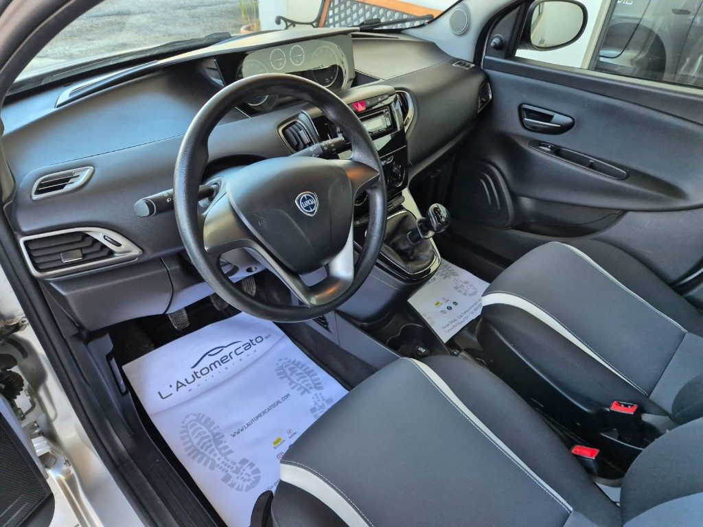 LANCIA Ypsilon 1.2 69 CV 5 porte Gold - 6