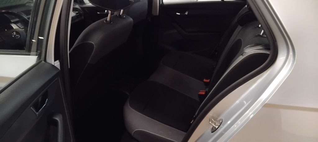 SKODA Fabia 1.0 MPI 75 CV Design Edition - 9