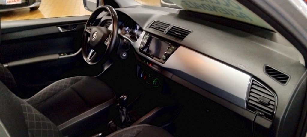 SKODA Fabia 1.0 MPI 75 CV Design Edition - 12