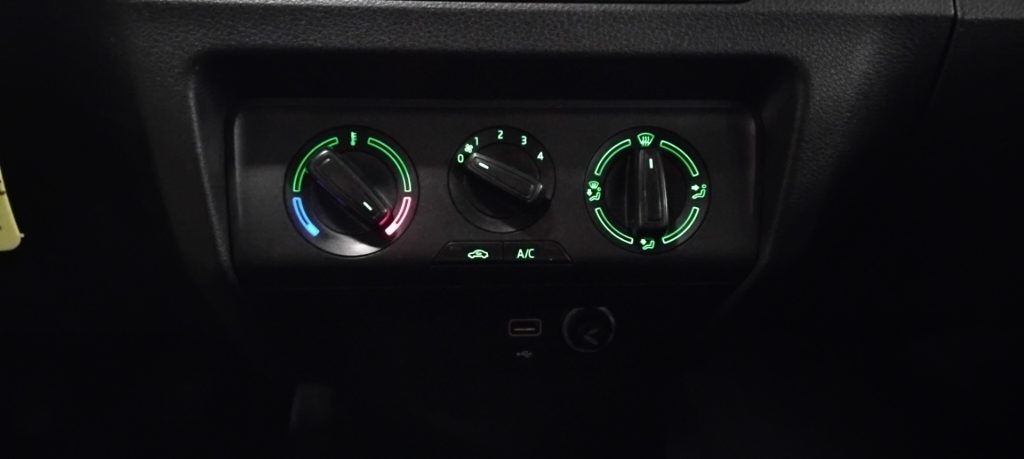 SKODA Fabia 1.0 MPI 75 CV Design Edition - 18