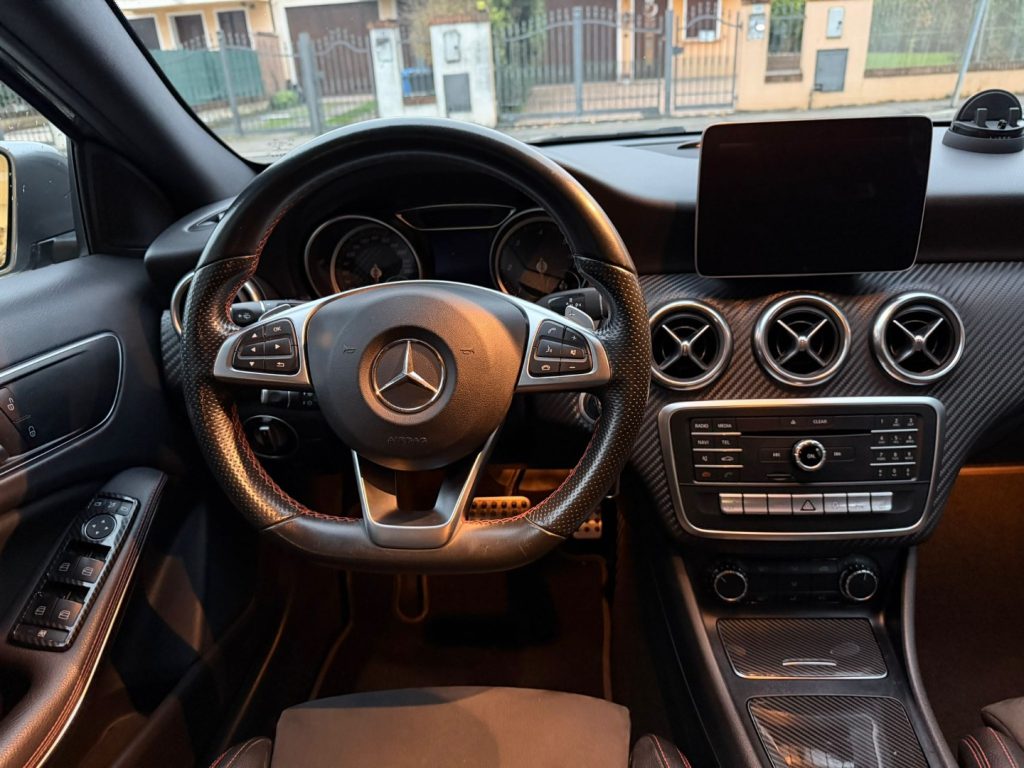MERCEDES-BENZ A 180 d Automatic Premium - 11