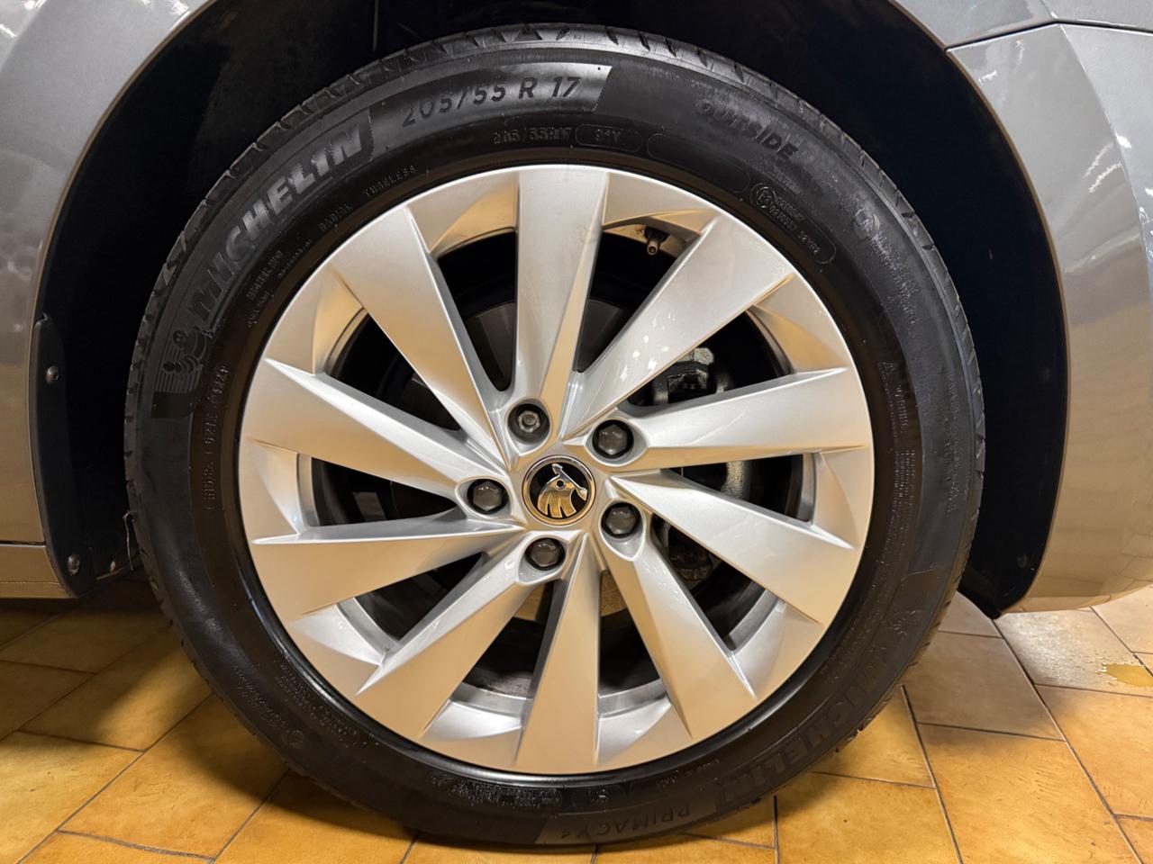 SKODA Octavia 2.0 TDI DSG Wagon Selection executive VIRTUAL - 8