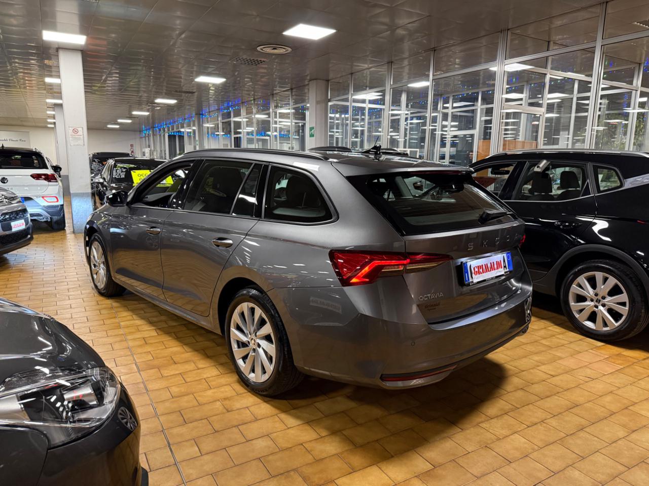 SKODA Octavia 2.0 TDI DSG Wagon Selection executive VIRTUAL - 5