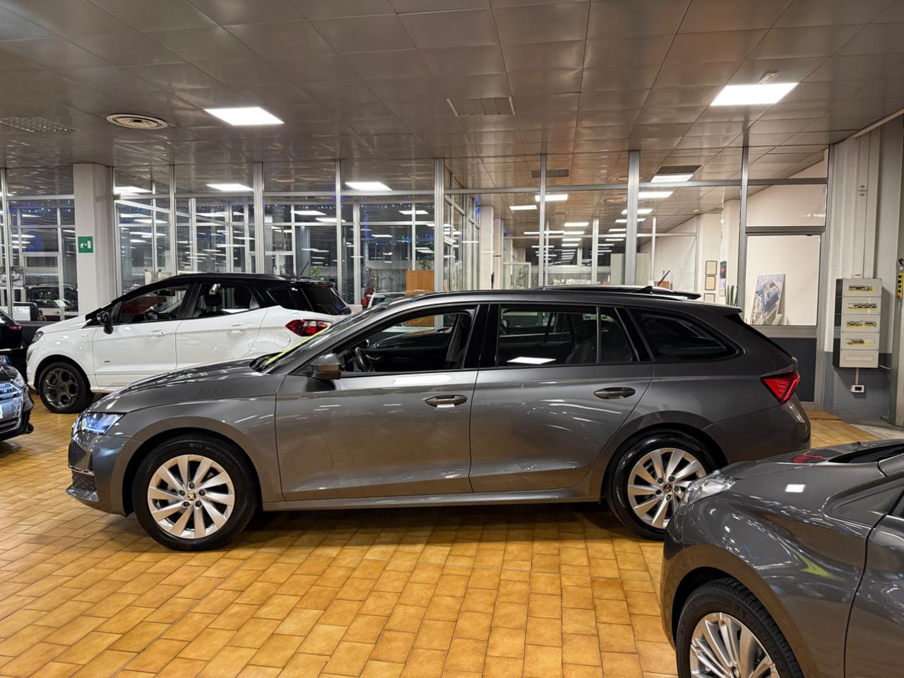 SKODA Octavia 2.0 TDI DSG Wagon Selection executive VIRTUAL - 4