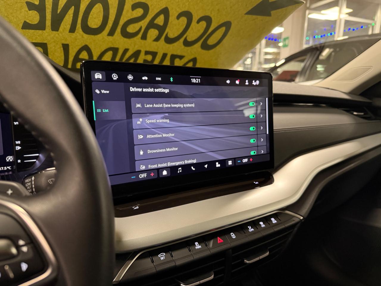 SKODA Octavia 2.0 TDI DSG Wagon Selection executive VIRTUAL - 19