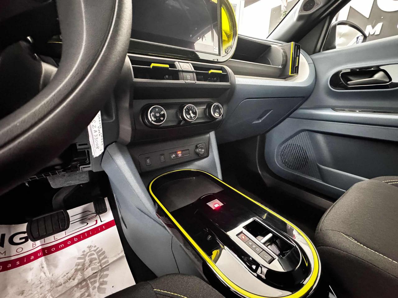 FIAT Grande Panda 1.2 Hybrid 110 CV S&S Icon - 12