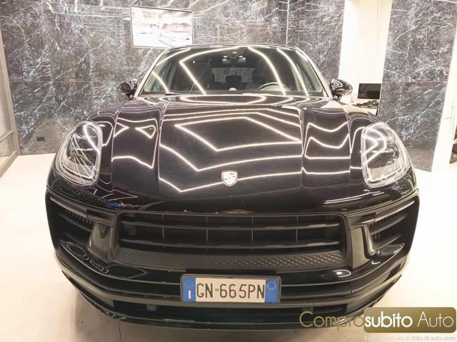 PORSCHE Macan Black pastel