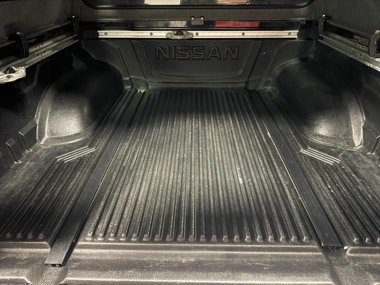 NISSAN Navara 2.5 dCi 190CV 4 porte Double Cab Sport - 12