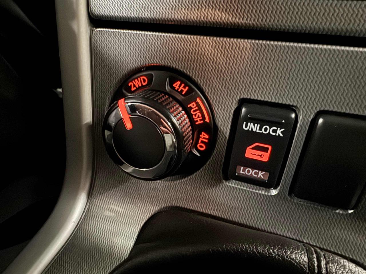 NISSAN Navara 2.5 dCi 190CV 4 porte Double Cab Sport - 8