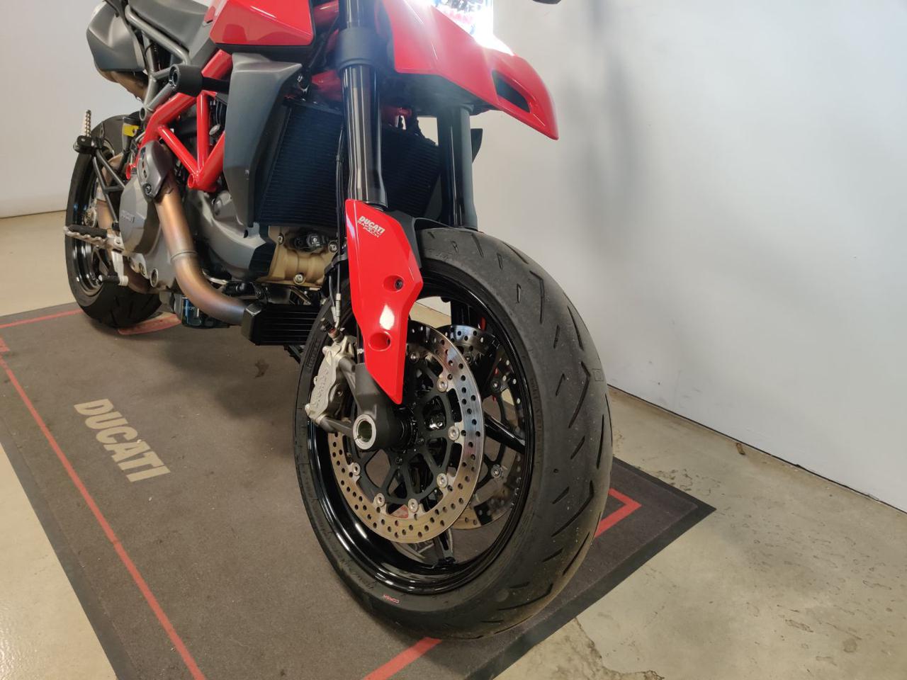 DUCATI Hypermotard 950 RED - 4