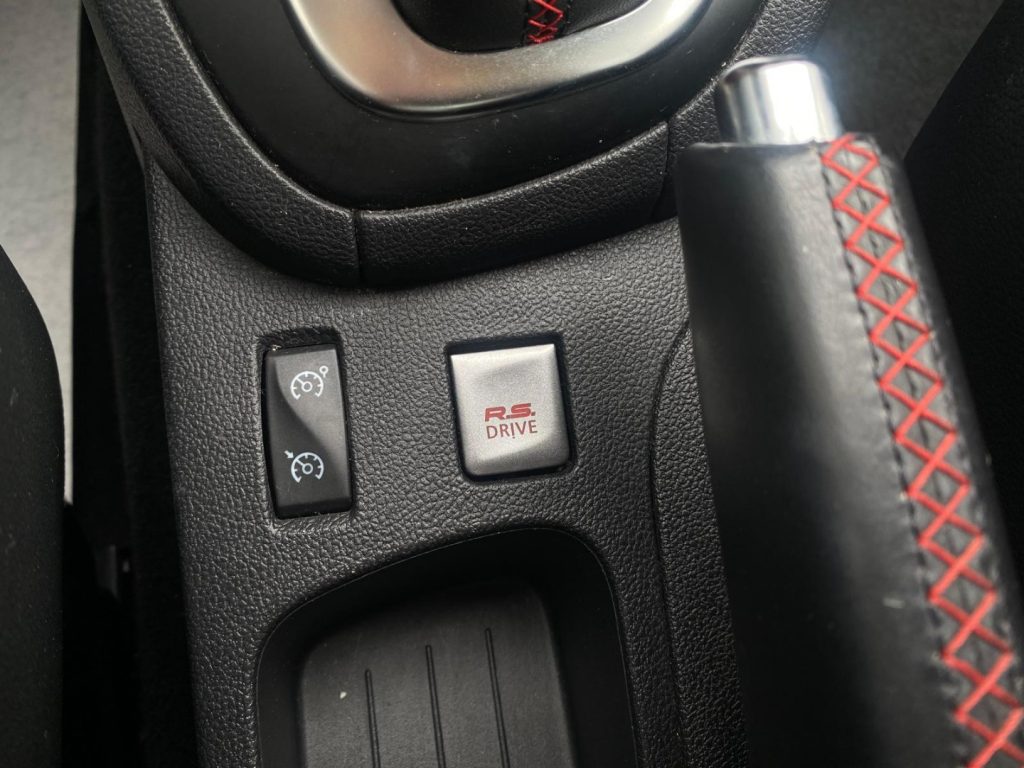 RENAULT Clio TCe 220CV 5P Energy R.S. Trophy - 23