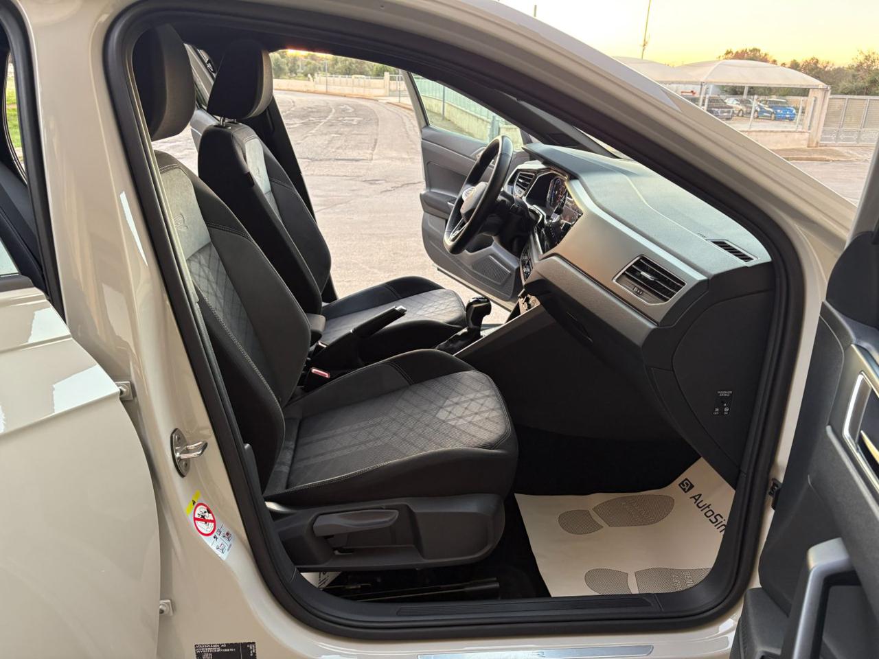 VOLKSWAGEN Taigo 1.0 TSI 110 CV DSG R-Line TETTO APR/PAN - 12