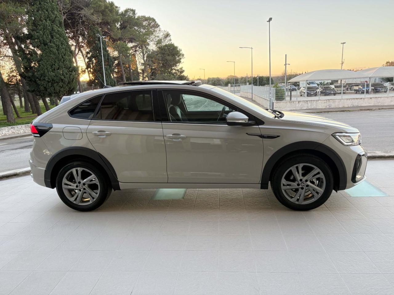 VOLKSWAGEN Taigo 1.0 TSI 110 CV DSG R-Line TETTO APR/PAN - 4