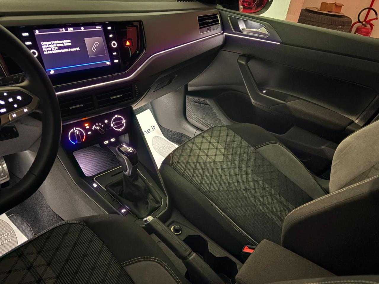 VOLKSWAGEN Taigo 1.0 TSI 110 CV DSG R-Line TETTO APR/PAN - 30