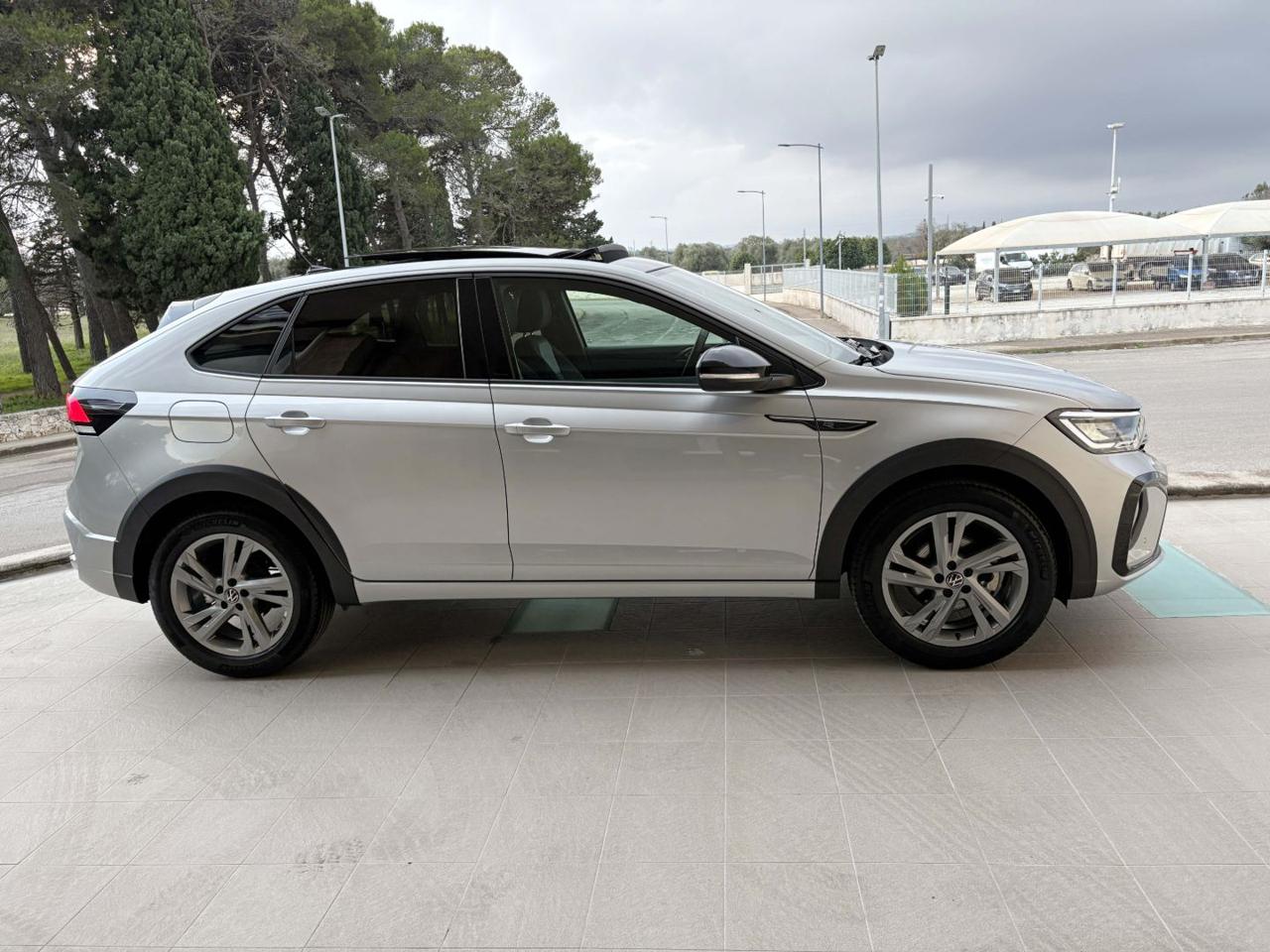 VOLKSWAGEN Taigo 1.0 TSI 110 CV DSG R-Line TETTO APR/PAN - 4