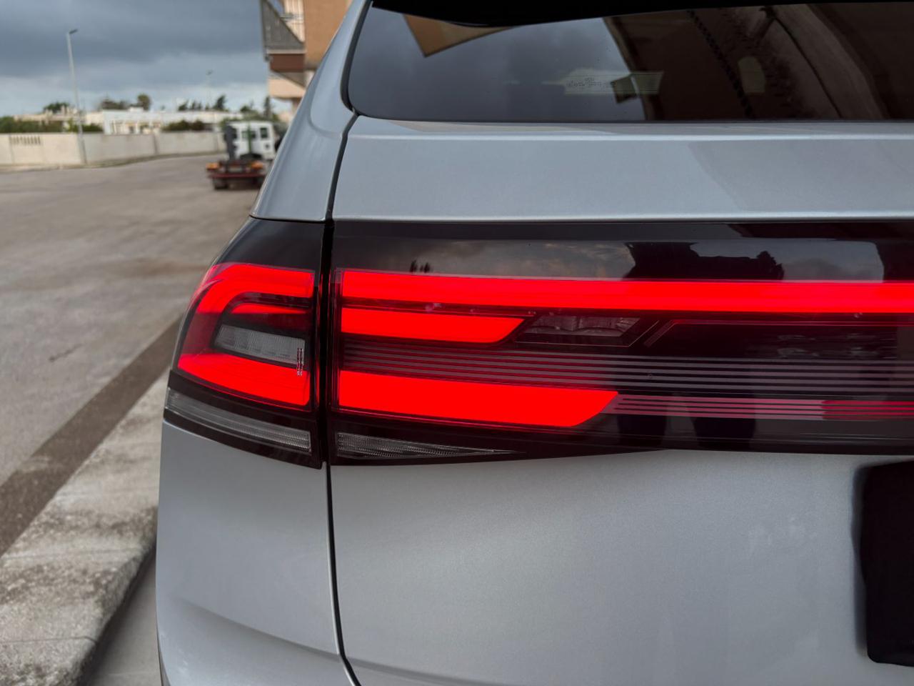 VOLKSWAGEN Taigo 1.0 TSI 110 CV DSG R-Line TETTO APR/PAN - 34