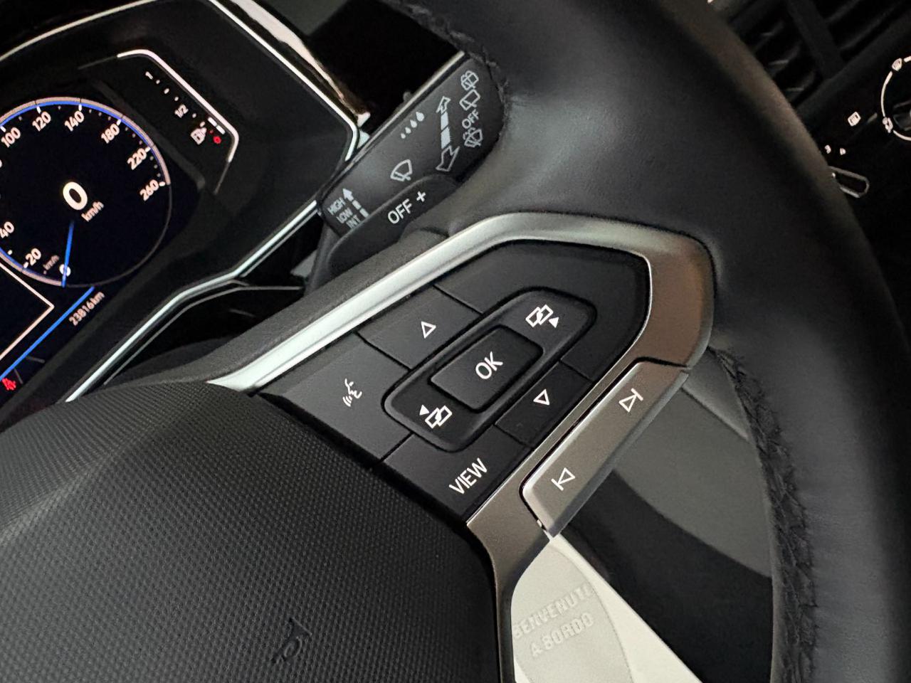 VOLKSWAGEN Taigo 1.0 TSI 110 CV DSG R-Line TETTO APR/PAN - 24