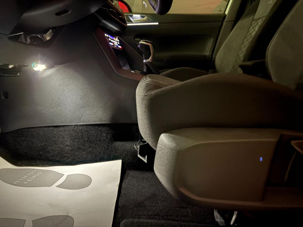 VOLKSWAGEN Taigo 1.0 TSI 116 CV DSG R-Line TETTO APR/PAN - 30