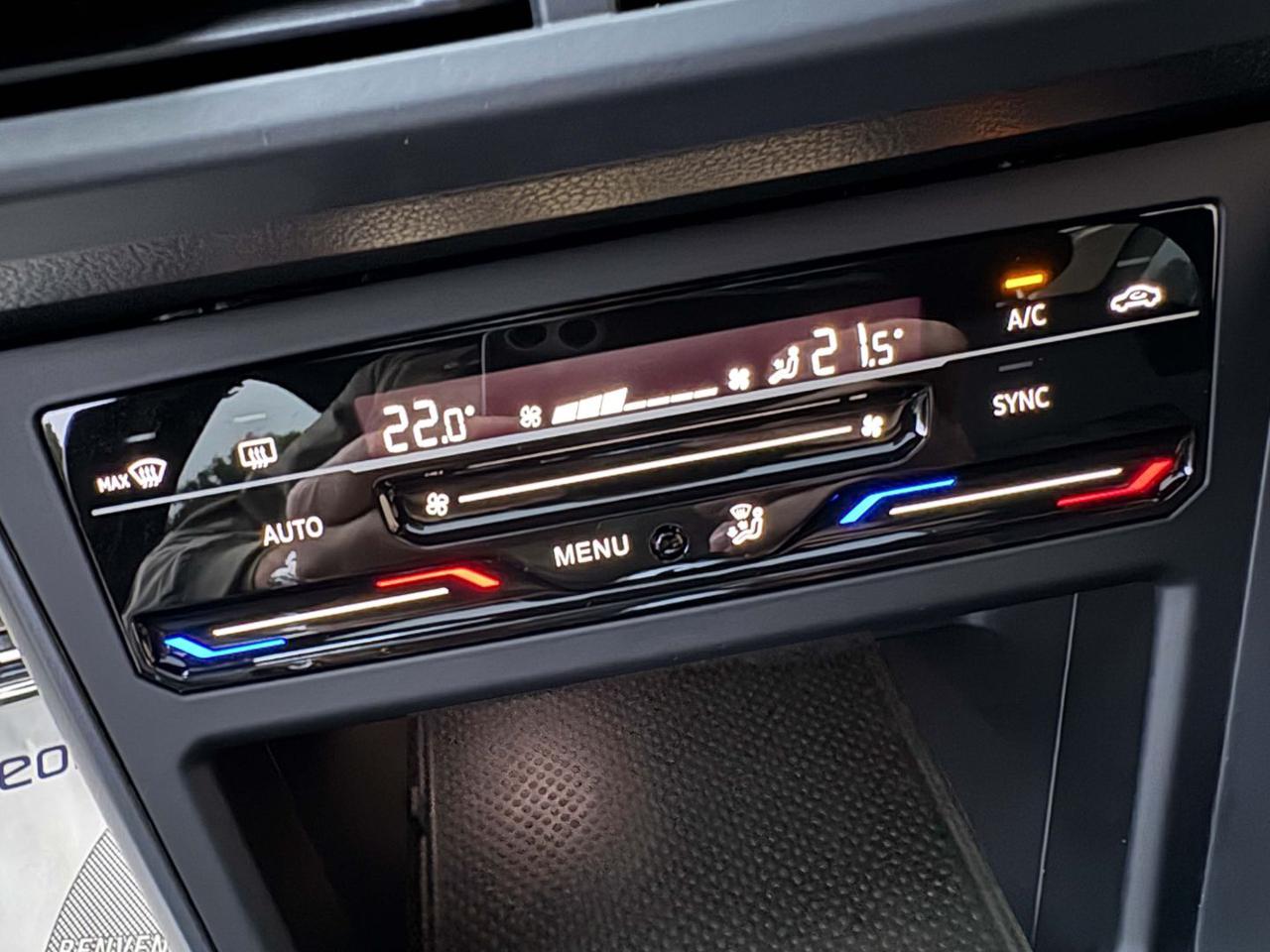 VOLKSWAGEN Taigo 1.0 TSI 116 CV DSG R-Line TETTO APR/PAN - 24