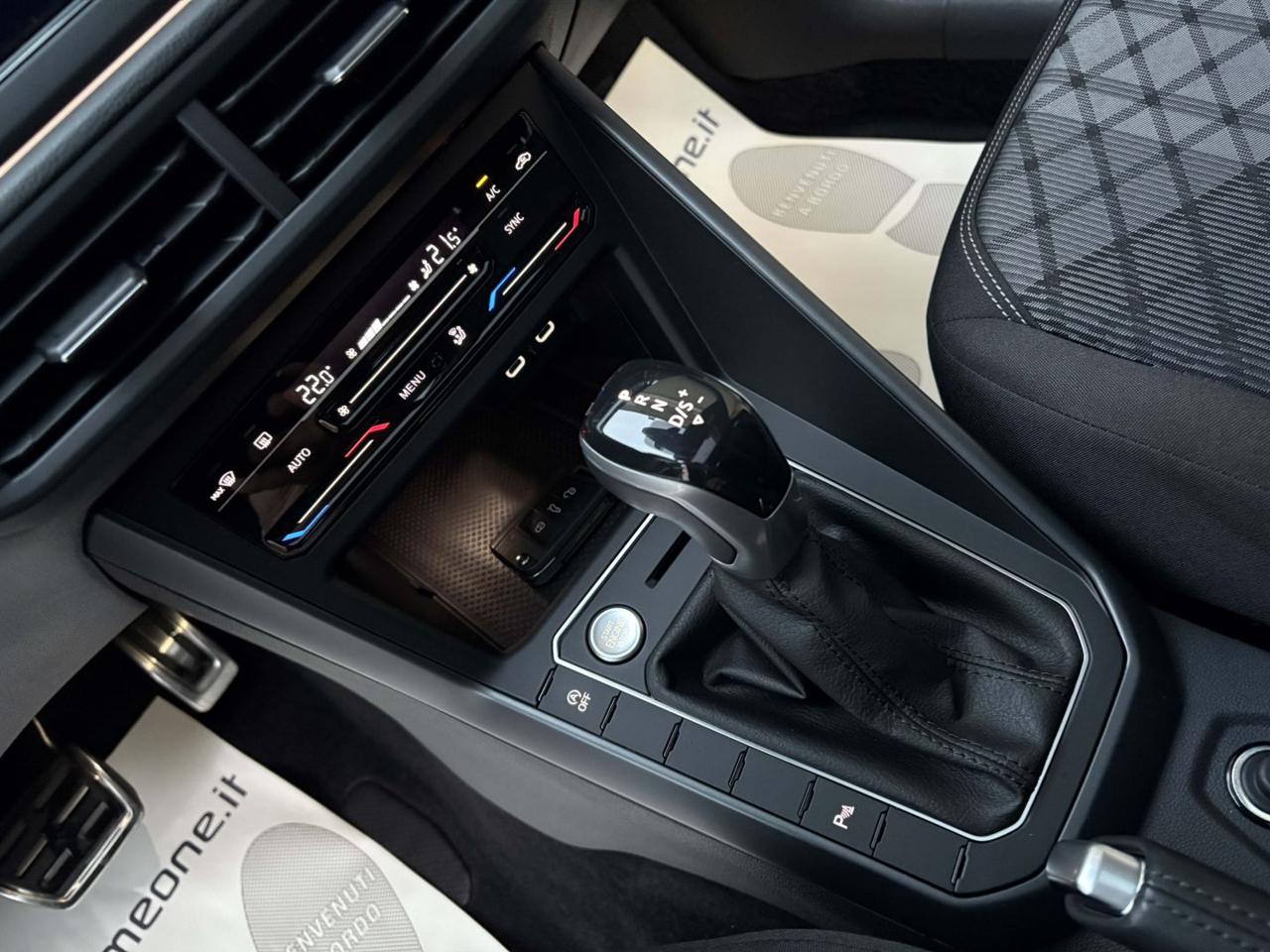 VOLKSWAGEN Taigo 1.0 TSI 116 CV DSG R-Line TETTO APR/PAN - 23