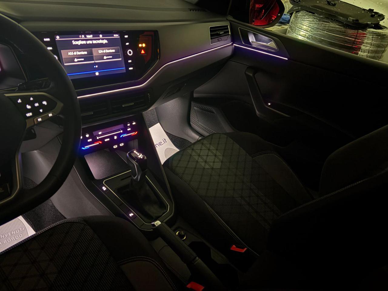 VOLKSWAGEN Taigo 1.0 TSI 116 CV DSG R-Line TETTO APR/PAN - 30