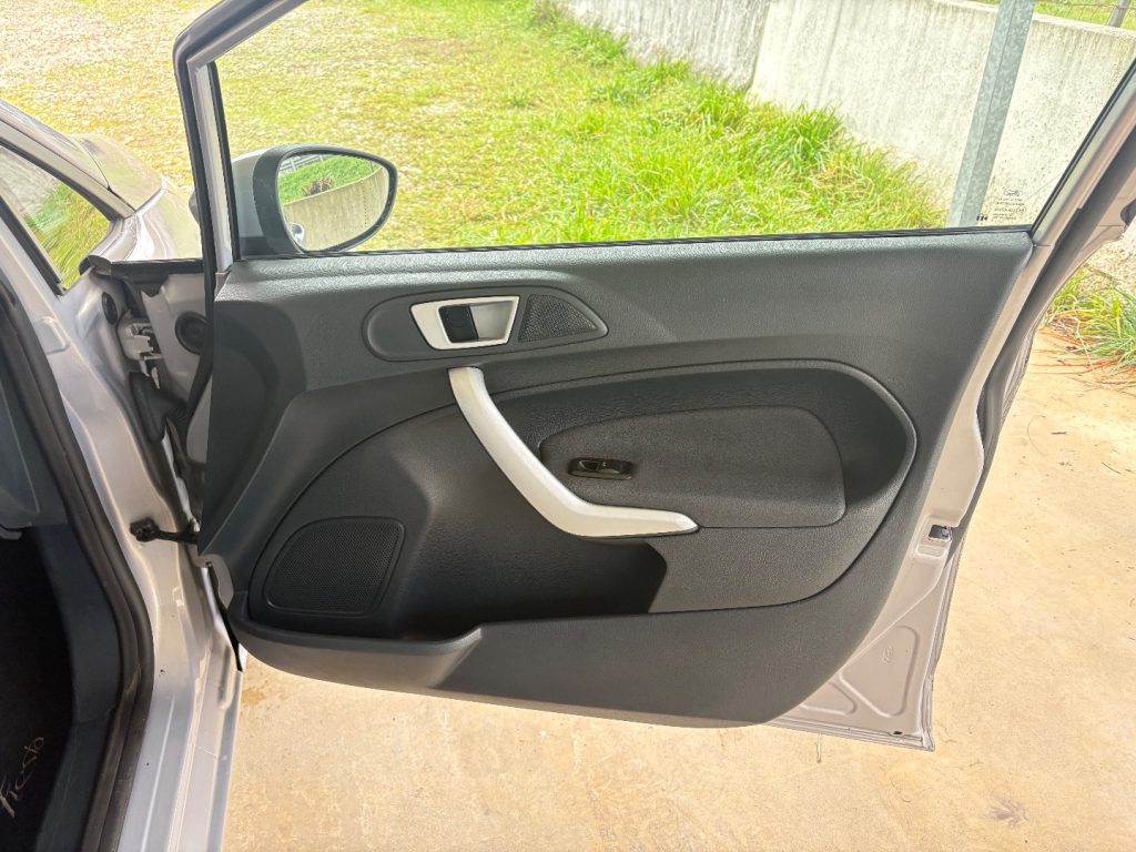 FORD Fiesta 1.4 TDCi 70CV 5 porte Titanium OK NEOPATENTATI - 18