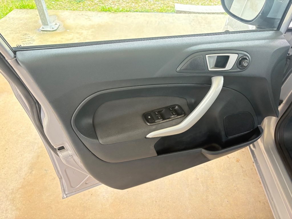 FORD Fiesta 1.4 TDCi 70CV 5 porte Titanium OK NEOPATENTATI - 21