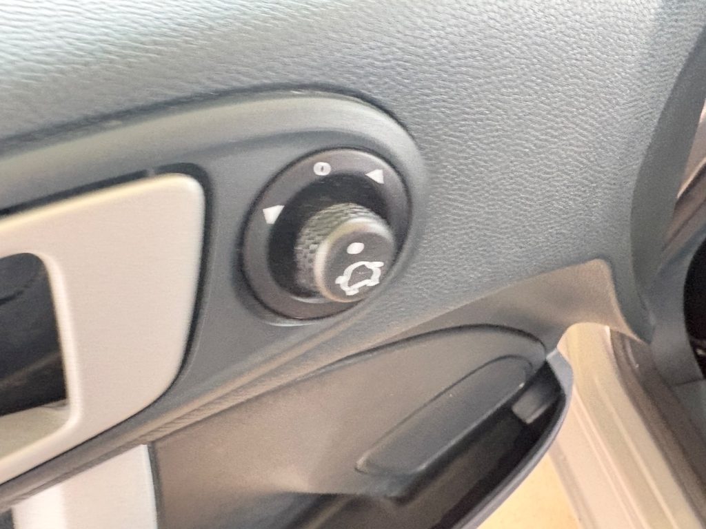 FORD Fiesta 1.4 TDCi 70CV 5 porte Titanium OK NEOPATENTATI - 23