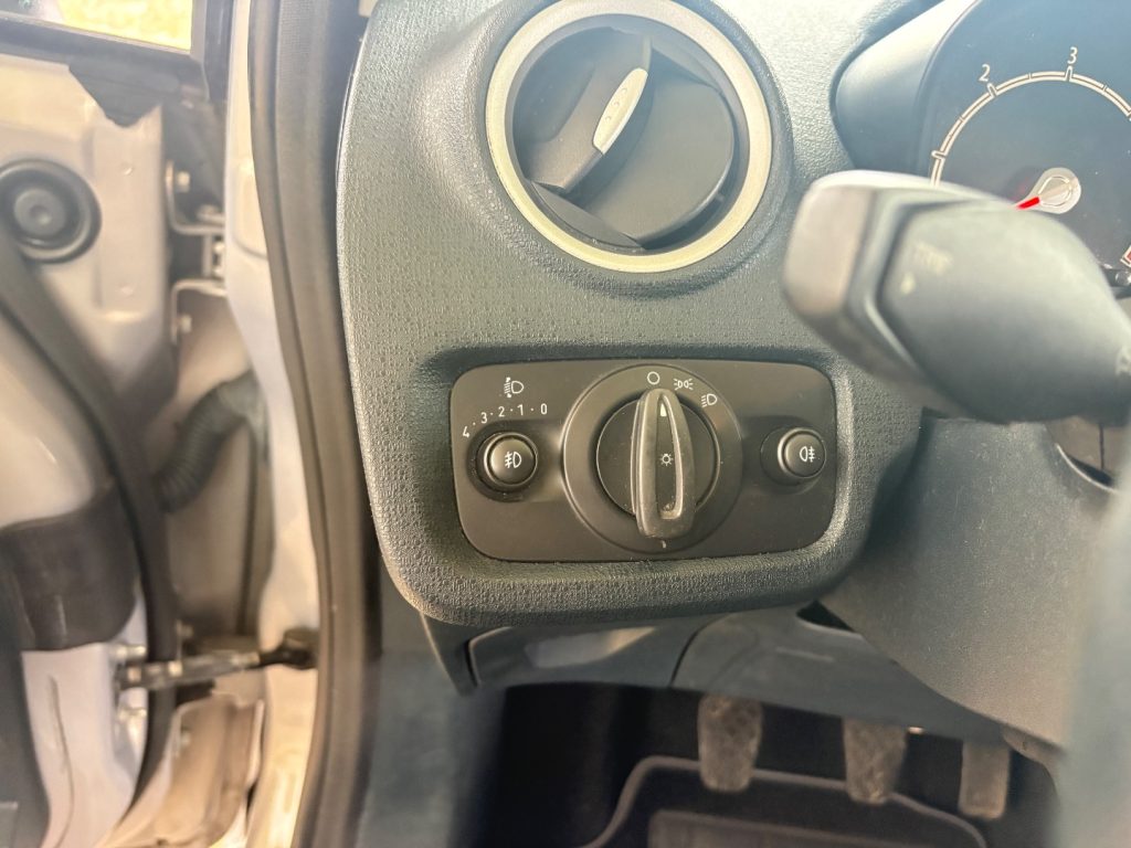 FORD Fiesta 1.4 TDCi 70CV 5 porte Titanium OK NEOPATENTATI - 24